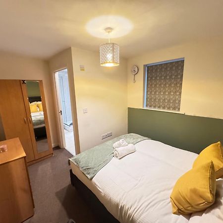 The Vogue Stay, 3 Bedrooms, 2 Bathrooms, Ideal For Jr & Oxford Hospitals, Free Carpark, Conveniently Located For Ring Road Access, 2 Miles From Oxford City Centre Easy Car & Bus Route Extérieur photo