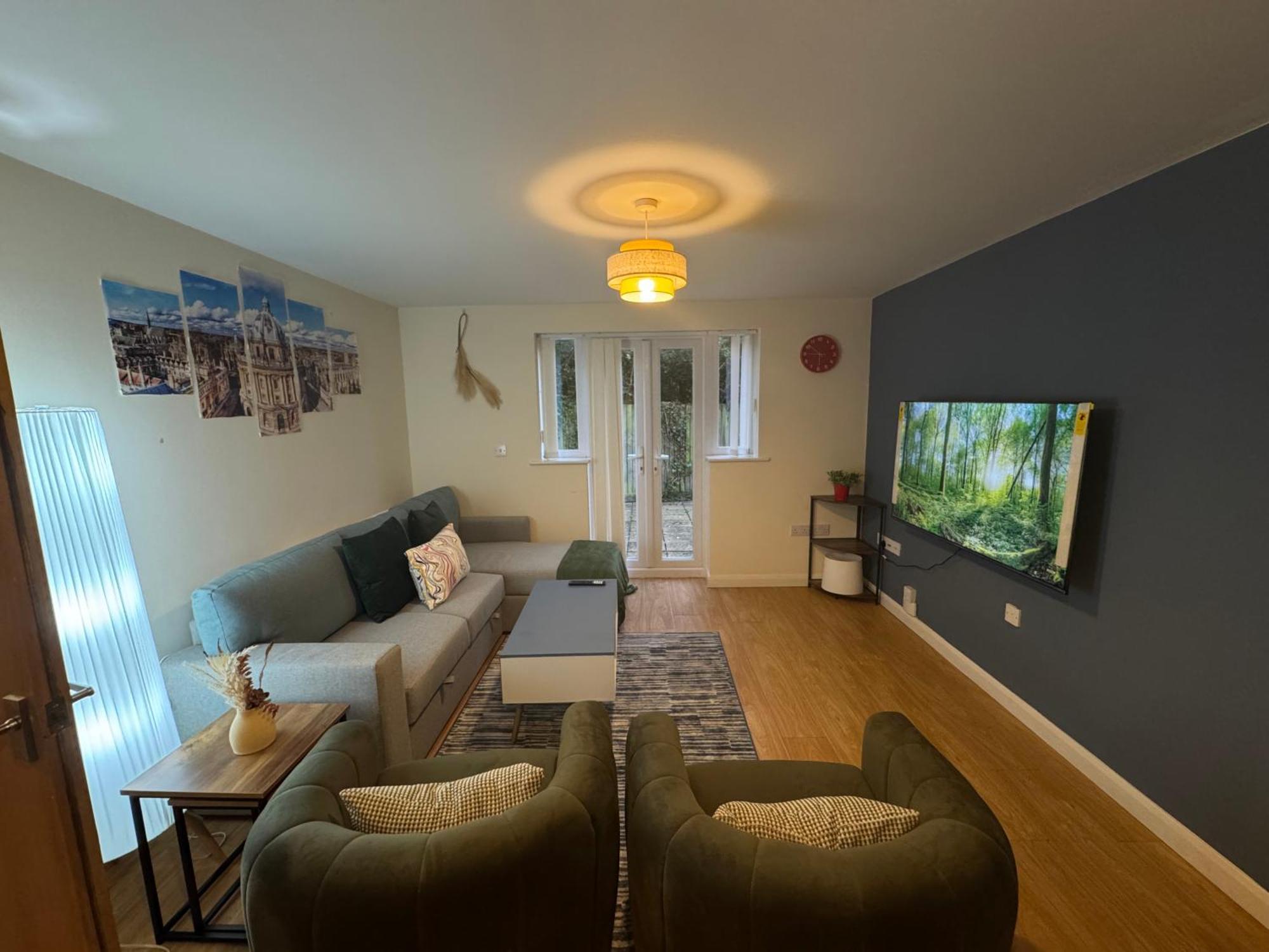 The Vogue Stay, 3 Bedrooms, 2 Bathrooms, Ideal For Jr & Oxford Hospitals, Free Carpark, Conveniently Located For Ring Road Access, 2 Miles From Oxford City Centre Easy Car & Bus Route Extérieur photo
