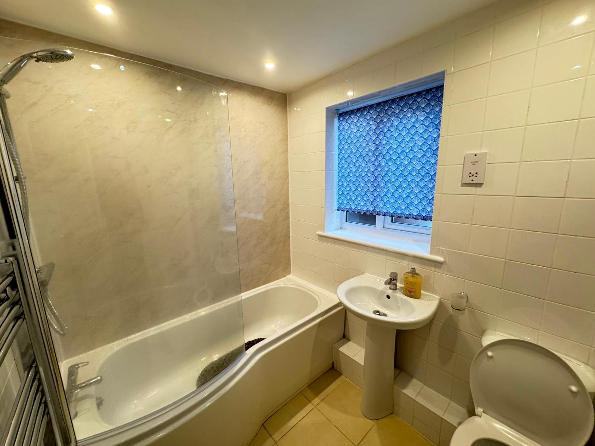 The Vogue Stay, 3 Bedrooms, 2 Bathrooms, Ideal For Jr & Oxford Hospitals, Free Carpark, Conveniently Located For Ring Road Access, 2 Miles From Oxford City Centre Easy Car & Bus Route Extérieur photo