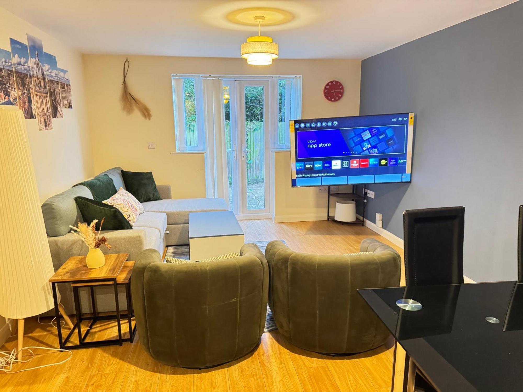 The Vogue Stay, 3 Bedrooms, 2 Bathrooms, Ideal For Jr & Oxford Hospitals, Free Carpark, Conveniently Located For Ring Road Access, 2 Miles From Oxford City Centre Easy Car & Bus Route Extérieur photo