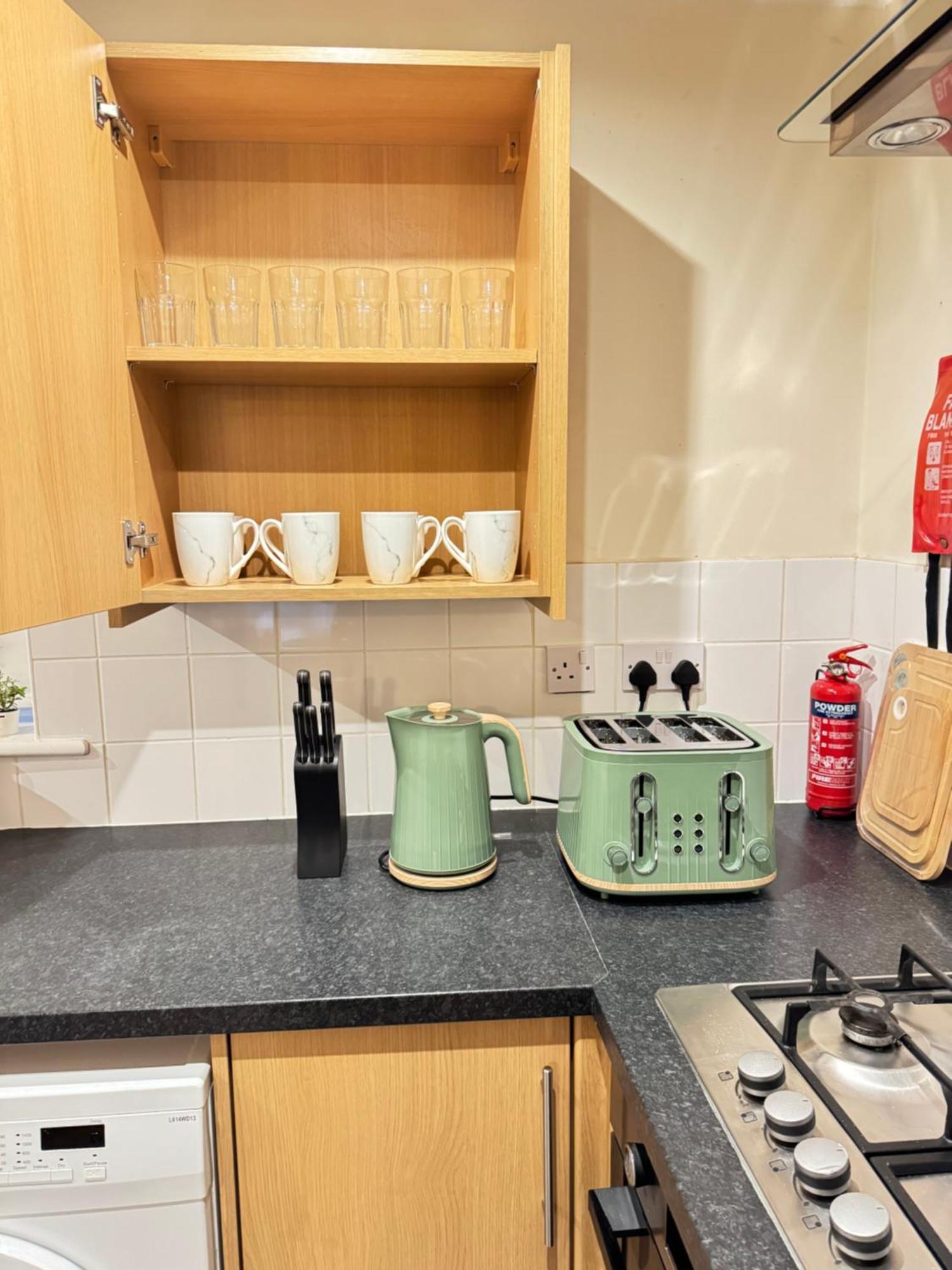 The Vogue Stay, 3 Bedrooms, 2 Bathrooms, Ideal For Jr & Oxford Hospitals, Free Carpark, Conveniently Located For Ring Road Access, 2 Miles From Oxford City Centre Easy Car & Bus Route Extérieur photo