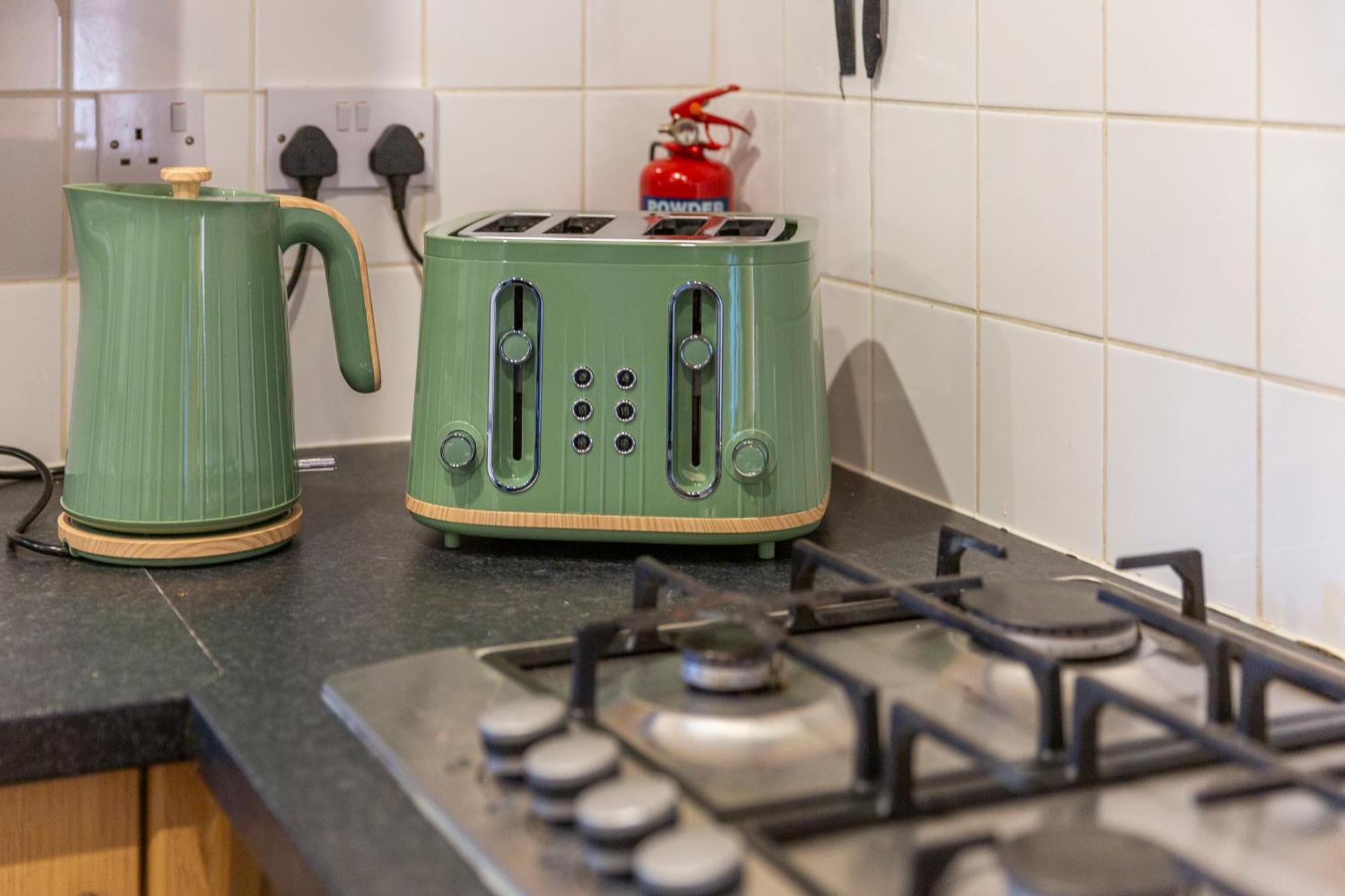 The Vogue Stay, 3 Bedrooms, 2 Bathrooms, Ideal For Jr & Oxford Hospitals, Free Carpark, Conveniently Located For Ring Road Access, 2 Miles From Oxford City Centre Easy Car & Bus Route Extérieur photo