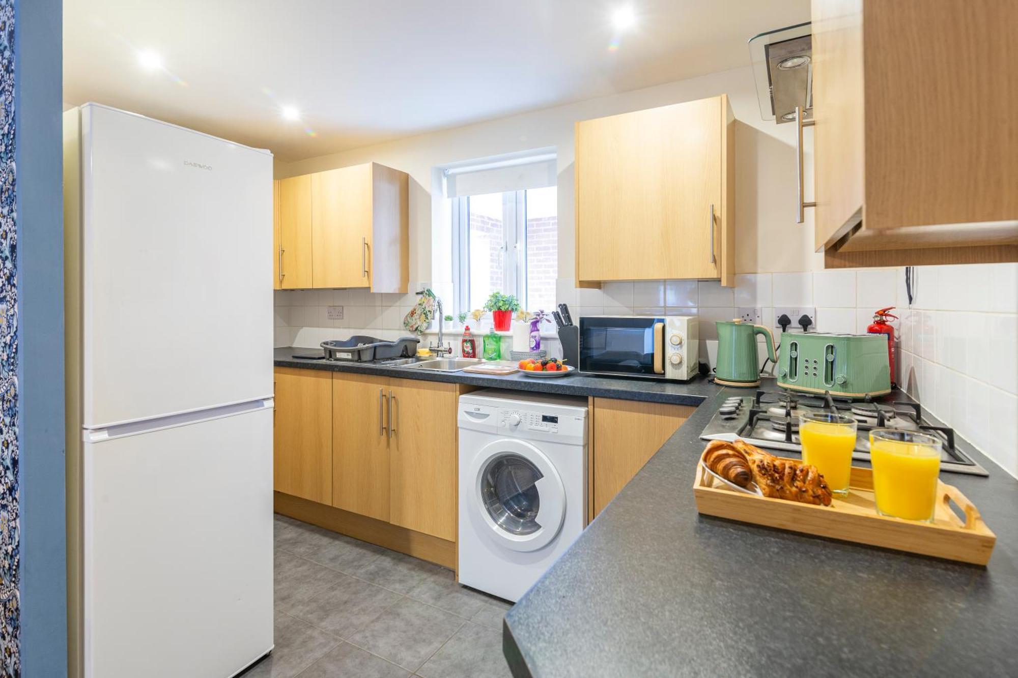 The Vogue Stay, 3 Bedrooms, 2 Bathrooms, Ideal For Jr & Oxford Hospitals, Free Carpark, Conveniently Located For Ring Road Access, 2 Miles From Oxford City Centre Easy Car & Bus Route Extérieur photo