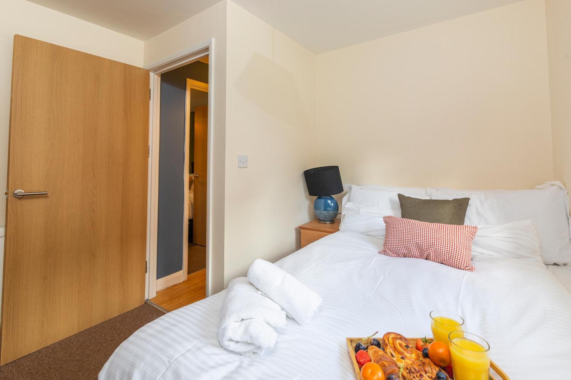 The Vogue Stay, 3 Bedrooms, 2 Bathrooms, Ideal For Jr & Oxford Hospitals, Free Carpark, Conveniently Located For Ring Road Access, 2 Miles From Oxford City Centre Easy Car & Bus Route Extérieur photo