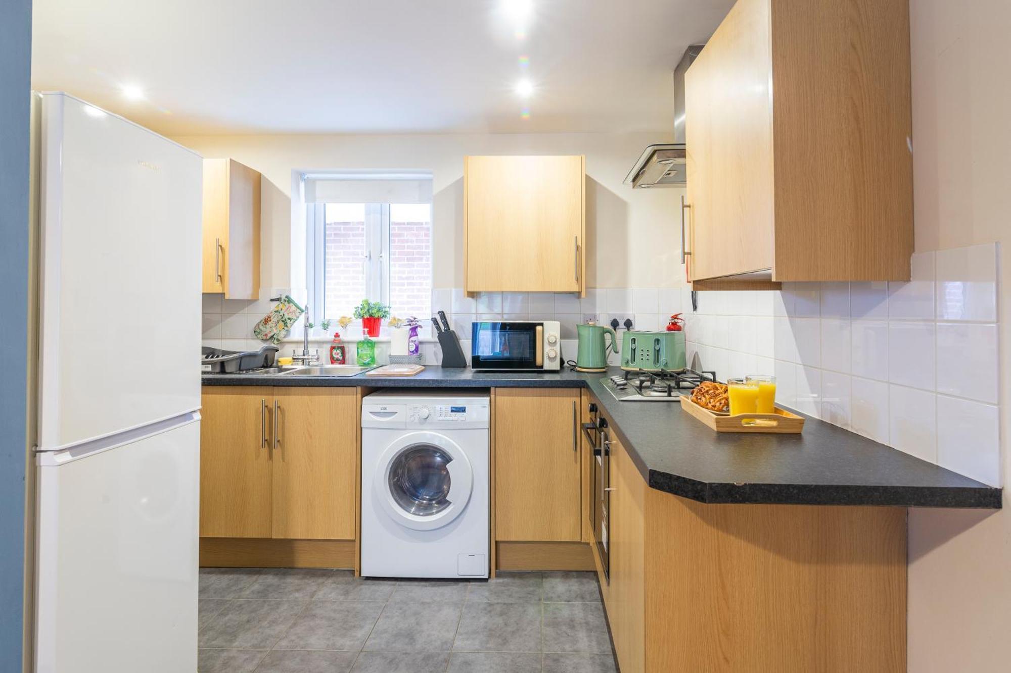 The Vogue Stay, 3 Bedrooms, 2 Bathrooms, Ideal For Jr & Oxford Hospitals, Free Carpark, Conveniently Located For Ring Road Access, 2 Miles From Oxford City Centre Easy Car & Bus Route Extérieur photo
