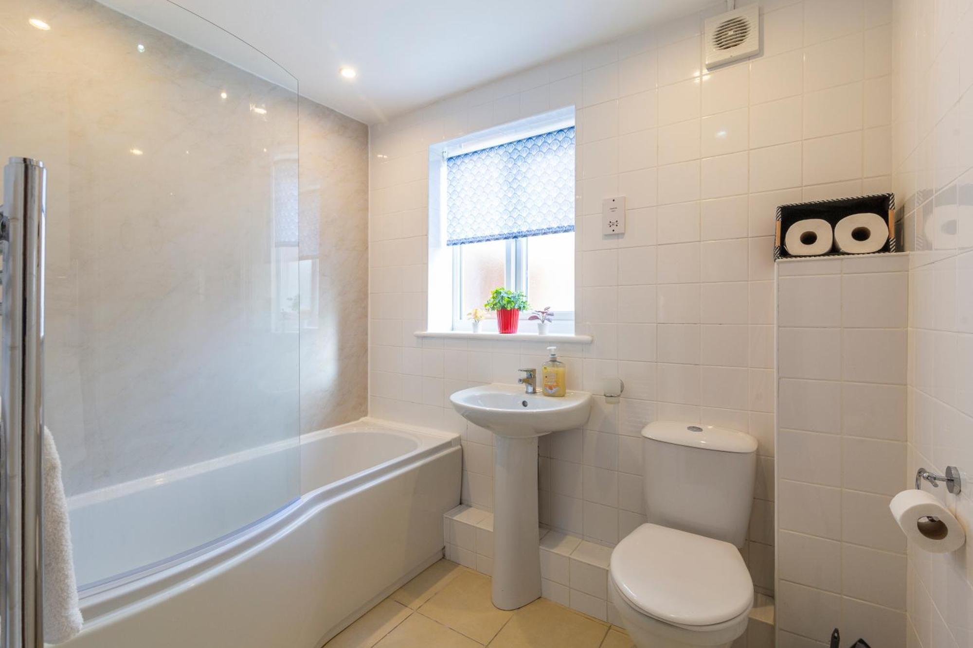 The Vogue Stay, 3 Bedrooms, 2 Bathrooms, Ideal For Jr & Oxford Hospitals, Free Carpark, Conveniently Located For Ring Road Access, 2 Miles From Oxford City Centre Easy Car & Bus Route Extérieur photo